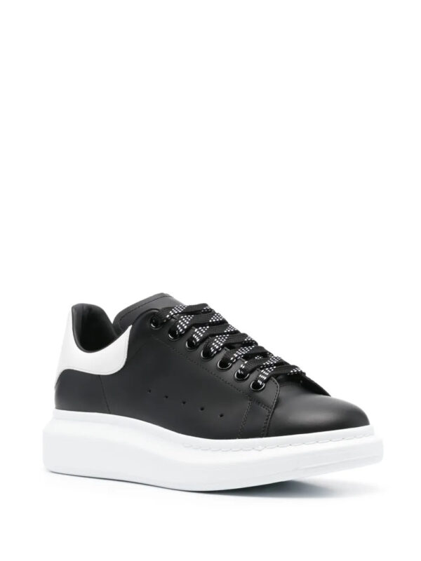 Alexander McQueen - Oversized (Negro con blanco)