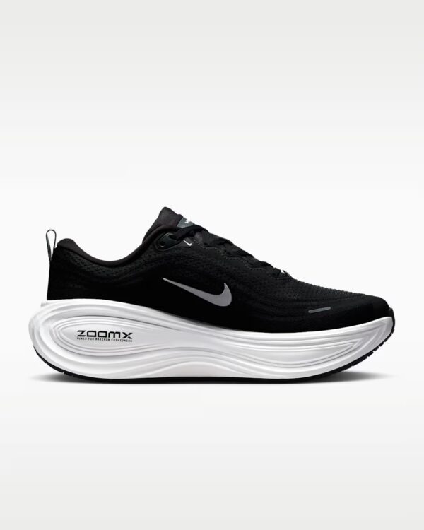 Nike - Vomero Plus (Negro con suela blanca)
