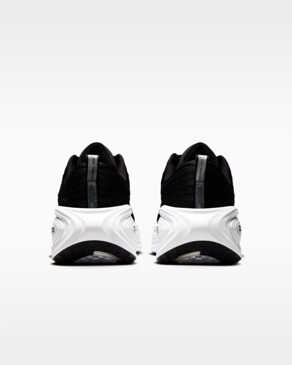 Nike - Vomero Plus (Negro con suela blanca)