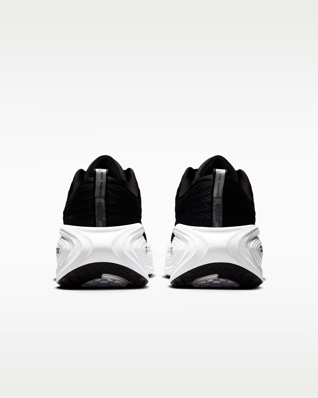 Nike - Vomero Plus (Negro con suela blanca): imagen 2