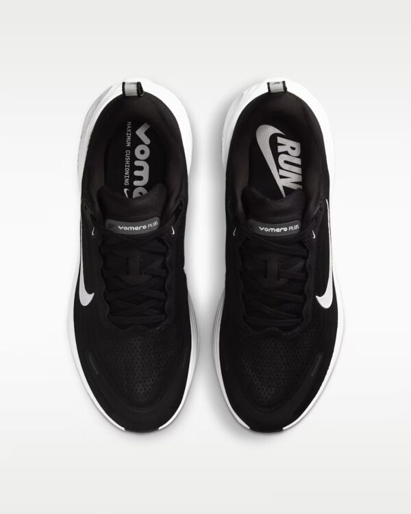 Nike - Vomero Plus (Negro con suela blanca)