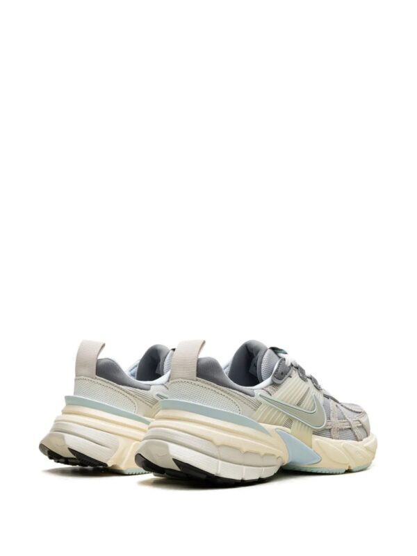 Nike -V2K (Blanco con azul)