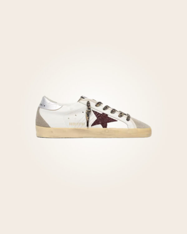 Golden Goose - Sneakers blancos con estrella roja y talón gris